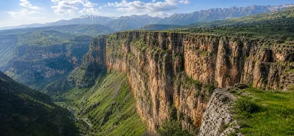 Amedi Cliffs